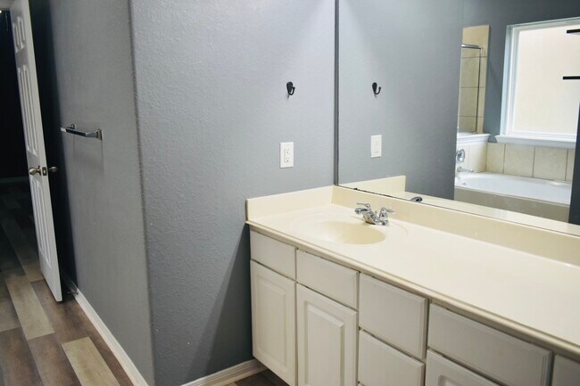 Building Photo - 28923 Birch Green Way