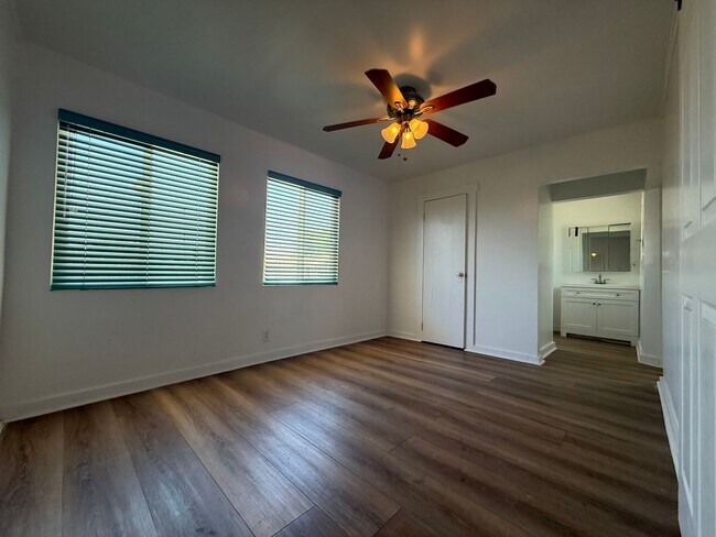 Building Photo - Charming updated home!