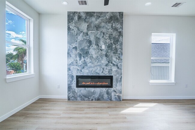 Building Photo - 4025 Avenue M