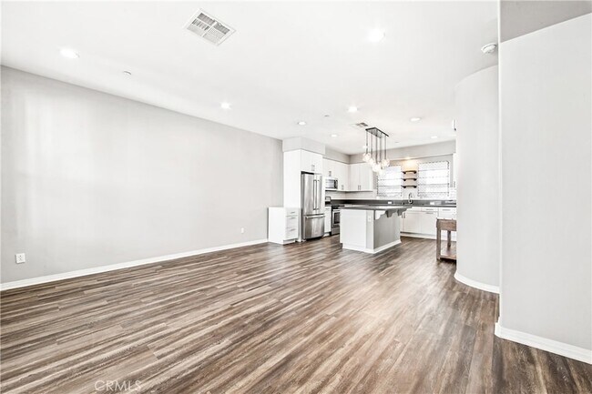 Building Photo - 6331 Pacific Wy