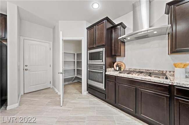 Building Photo - 4 bed+loft Green Valley Home w/City Views