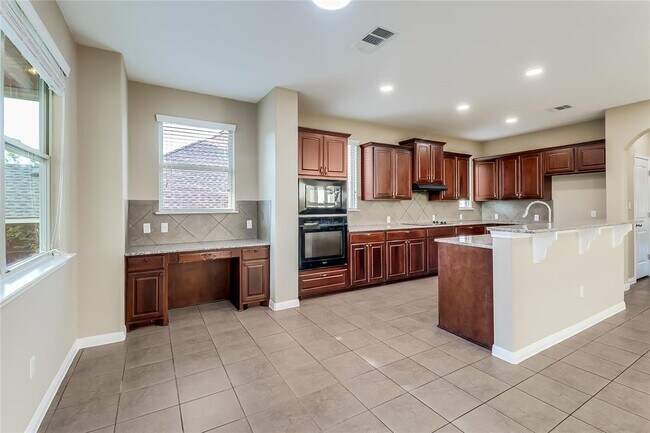 Building Photo - 401 Silver Trail