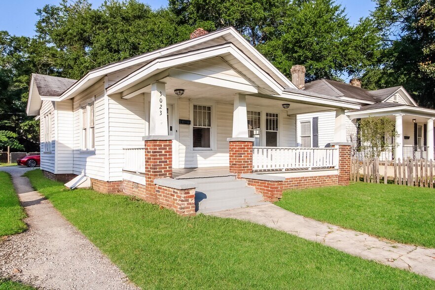 Building Photo - 3023 River Dr