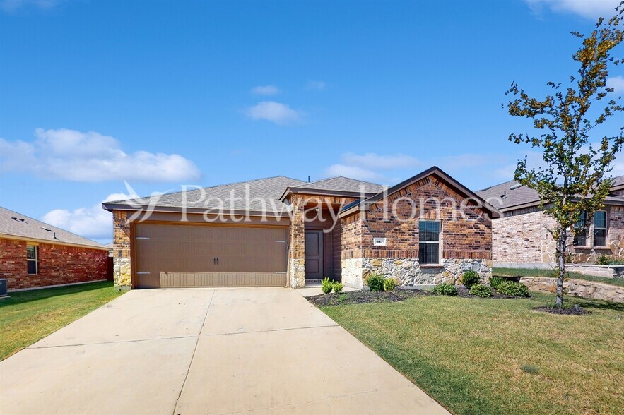 Building Photo - 957 English Dr