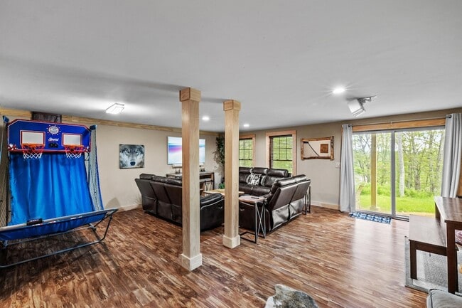 Building Photo - 358 Juniper Ct