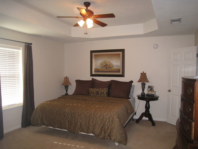 Building Photo - Open Floor Plan