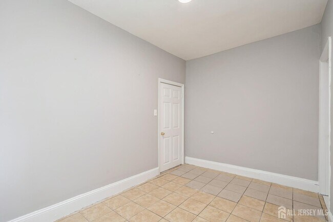 Building Photo - 309 Hall Ave
