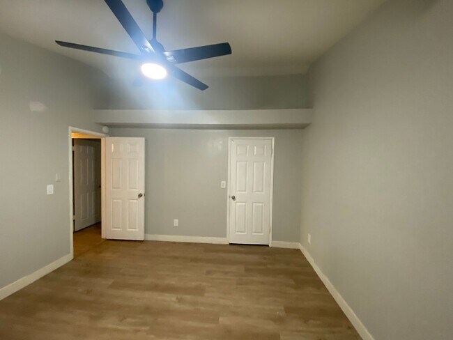 Building Photo - Recently Remodeled 3 BD 2 BA House in a Desirable SW Bakersfield