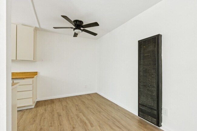 Building Photo - Newly Renovated 1BD Condo Available Soon! ...