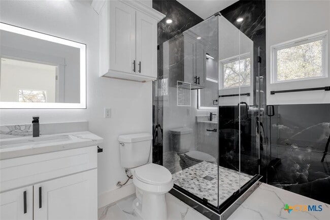 Building Photo - 121 Diamond Head Dr