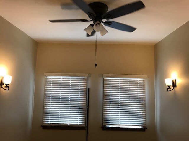 Building Photo - 731 E Broadway