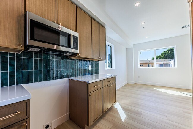 Building Photo - Luxury Never Before Lived in Townhomes!