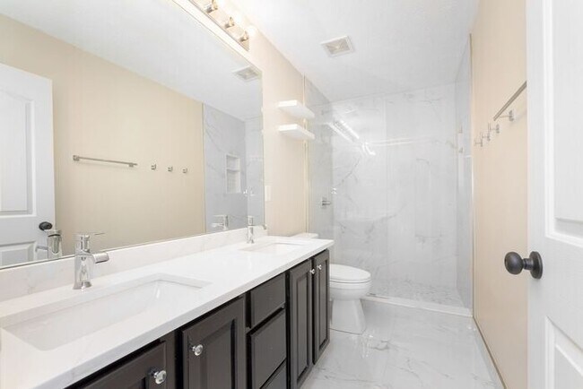 Building Photo - Stunning 6 Bed 3.5 Bath Carmel Home With Finished Basement an Fenced Yard!