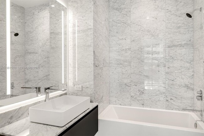 Building Photo - 5 Grove Isle Dr