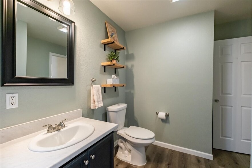 Building Photo - 365 S 15th St