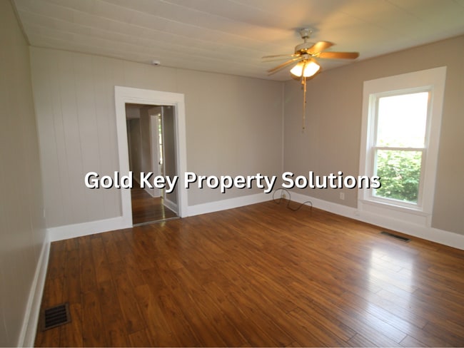 Building Photo - Updated 2 BR 1 BA House with Garage and Ce...