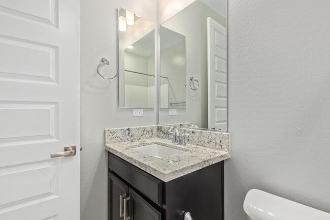 Building Photo - 1667 S Wallrade Ln