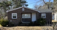 Building Photo - Small Brick Bungalow