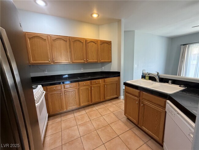 Building Photo - 1600 Cardinal Bluff Dr