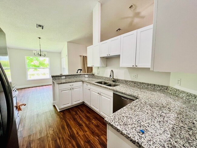 Building Photo - 2485 Stonegate Dr