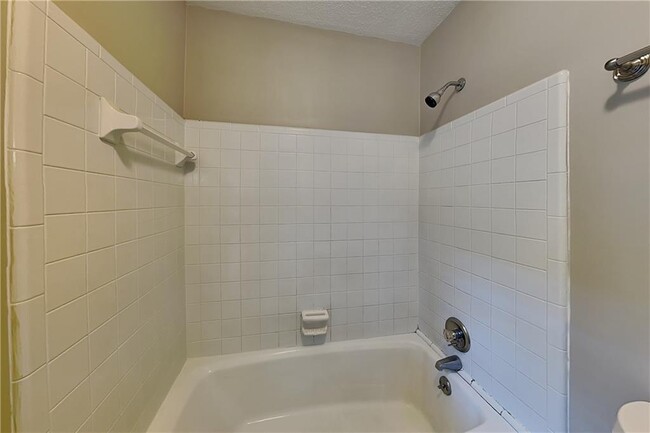 Building Photo - 1250 Ridgefield Dr