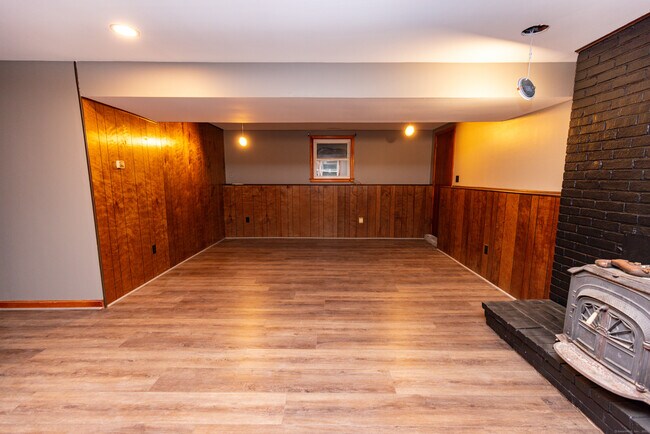 Building Photo - 45 Renshaw Rd