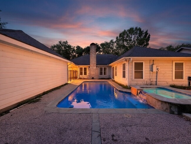 Building Photo - 7914 Candle Ln