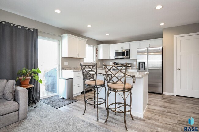 Building Photo - 1600 East 69th St N