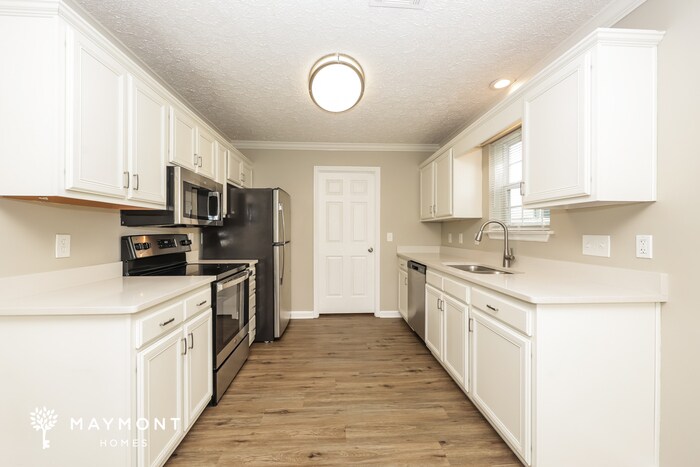 Building Photo - 501 Lake Forest Dr