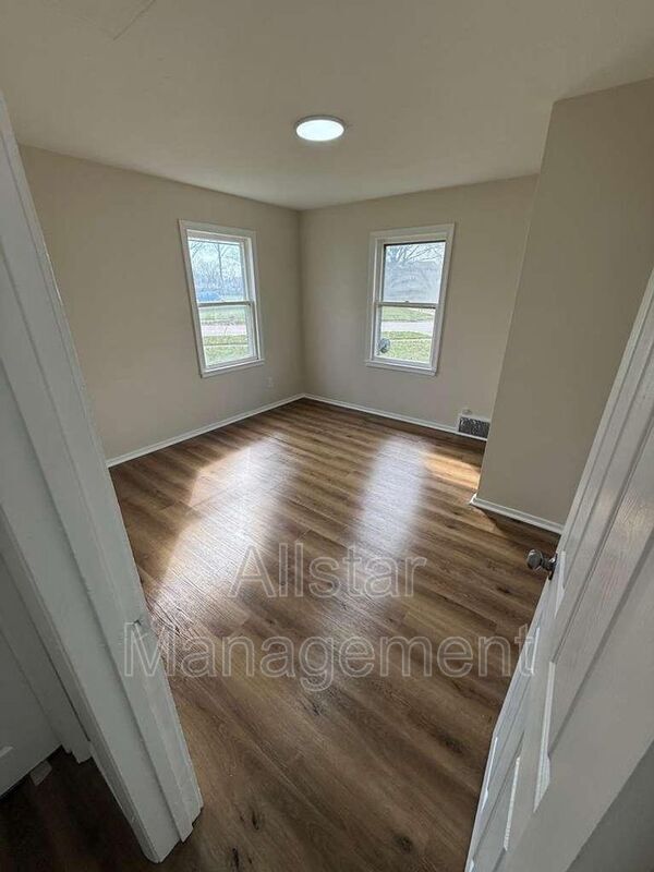 Building Photo - 938 S Central Dr