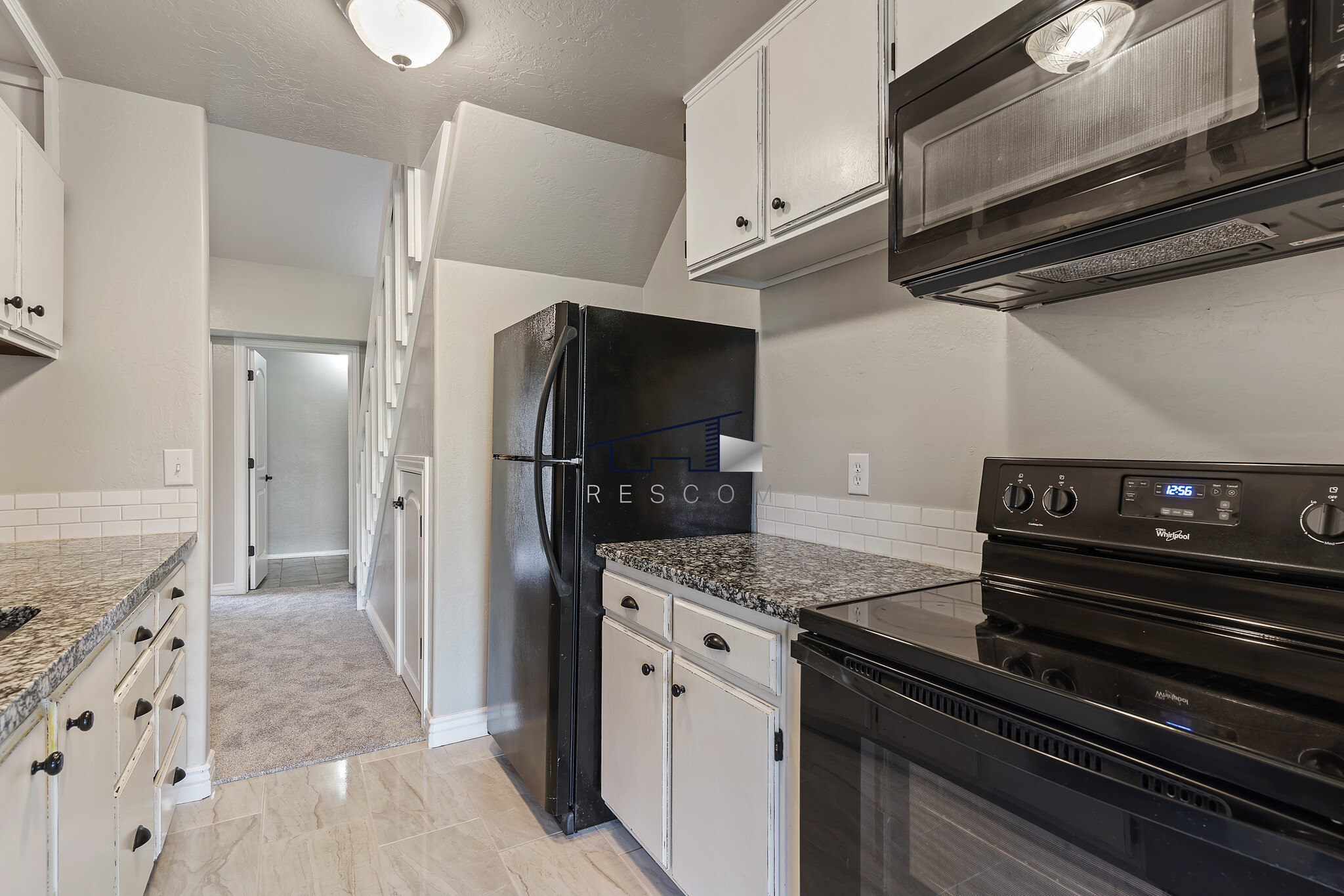 Building Photo - 26 White Barn Dr