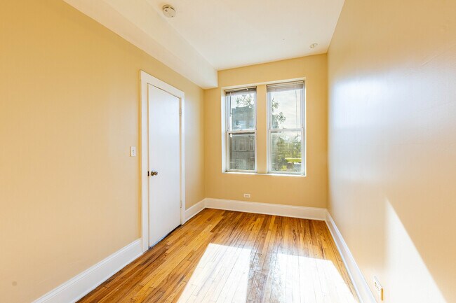 Building Photo - 1105 S Richmond St