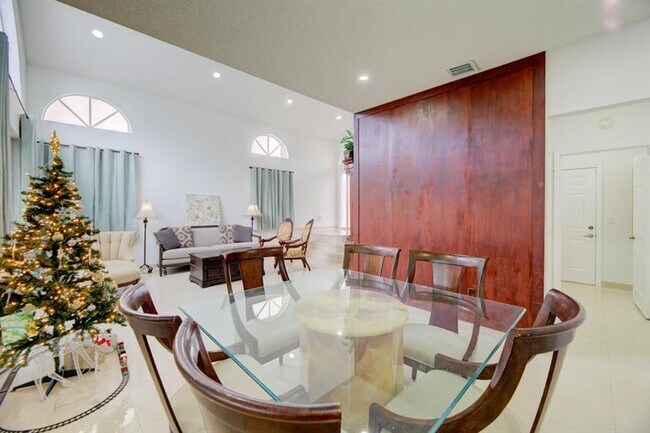 Building Photo - 724 NW 155th Terrace