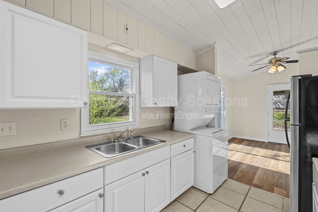 Building Photo - 62 Capitol Hill Dr