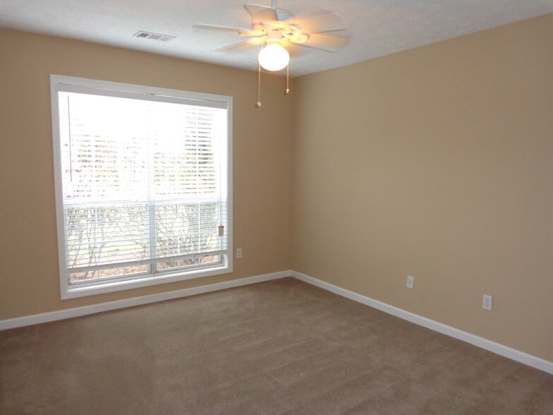 Building Photo - 3730 Sugarbrook Dr