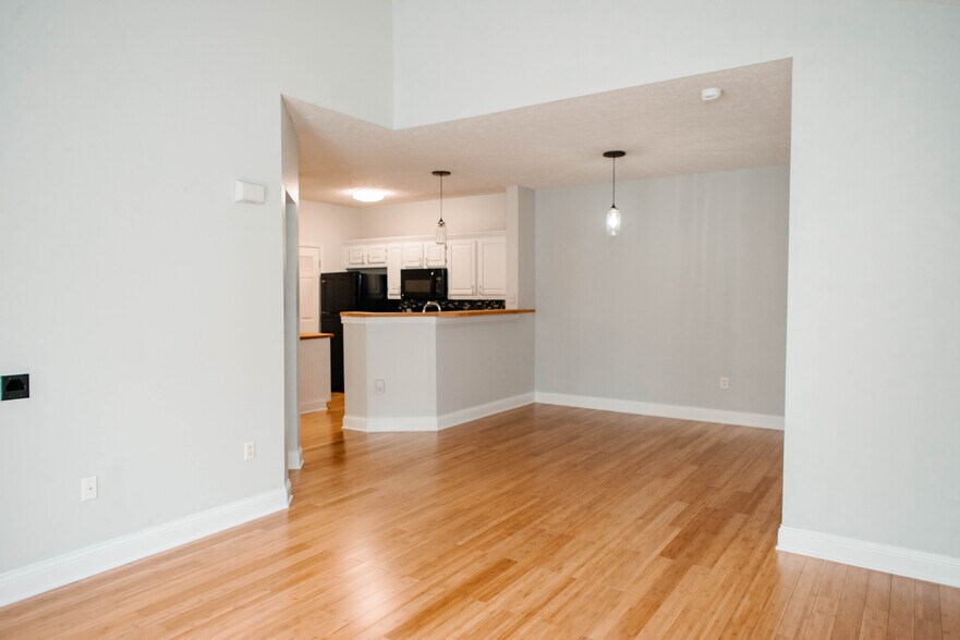 Building Photo - 533 Eagle Pointe Dr