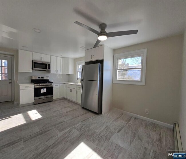 Building Photo - 73 Hillcrest Ave