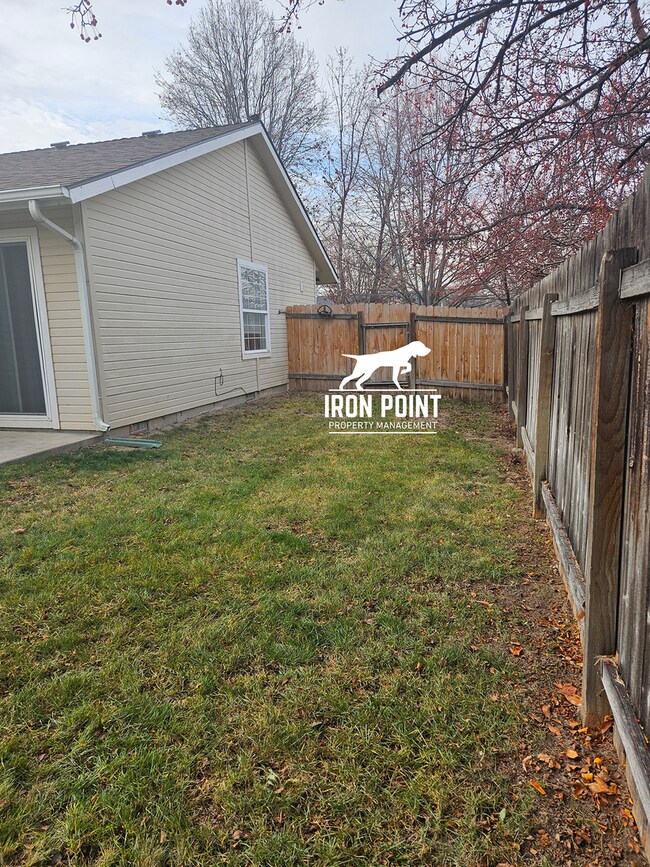 Building Photo - Candlestick Park Sub-3bed/2bath w/2 car ga...