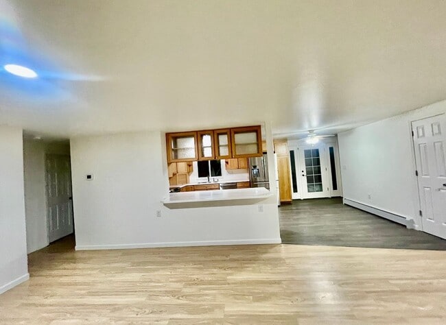 Building Photo - Fantastic 4 bedroom home on a large lot with a fenced in back yard in Eagle River! Available now