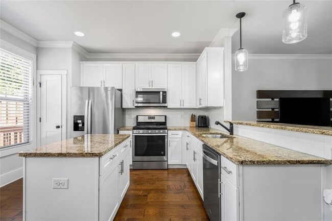 Building Photo - 2413 Misty Hollow Pl