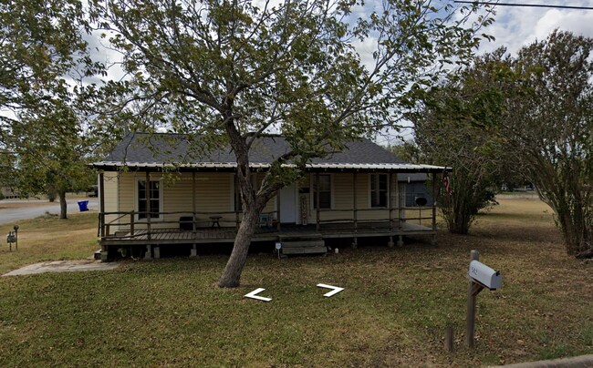 Building Photo - Yoakum - 502