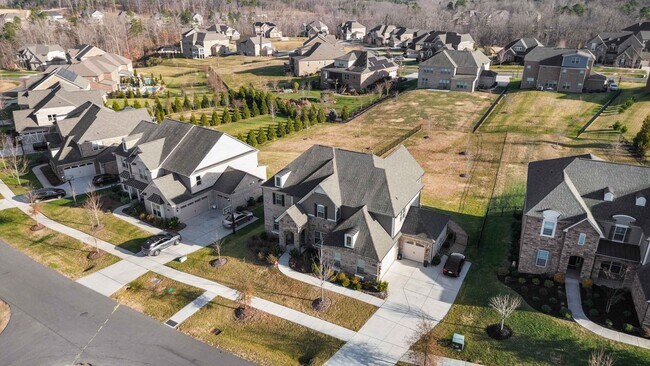 Building Photo - Beautiful Furnished Home in Olmstead