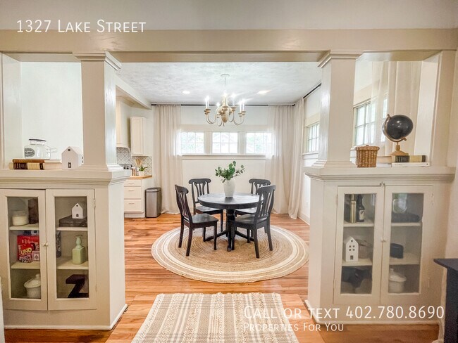 Building Photo - 1327 Lake St