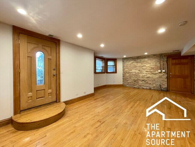 Building Photo - 3242 W Wrightwood Ave