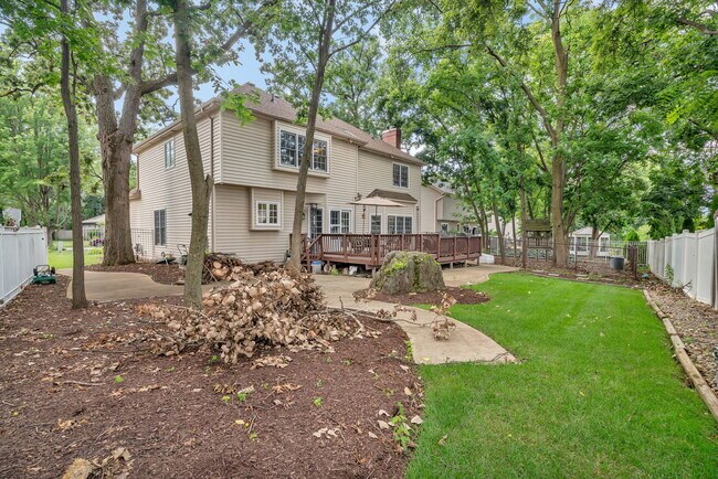 Building Photo - 745 Feather Sound Dr