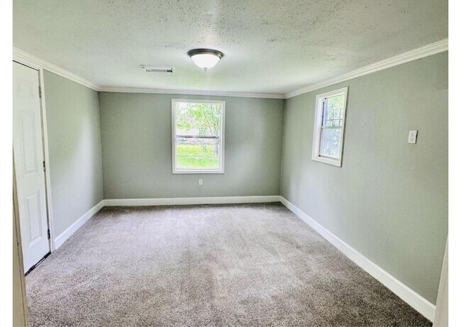 Building Photo - 4914 Kelso St