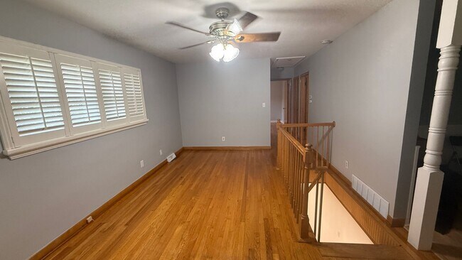 Building Photo - Single Family Three Bedroom in South Hills