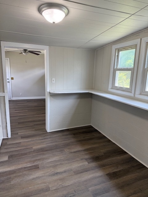 Building Photo - 3BR/1BA with all utilities included and 1-...