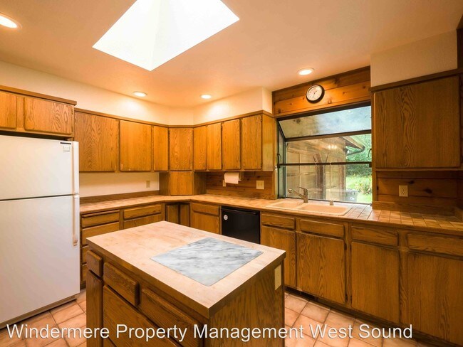 Building Photo - 5209 NE Forest Glade Ln