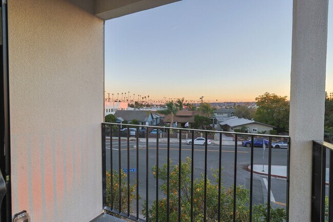 Building Photo - 4647 Pickford St